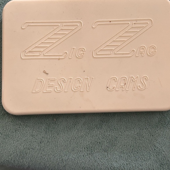Vintage zig zag design cams - Picture 1 of 2